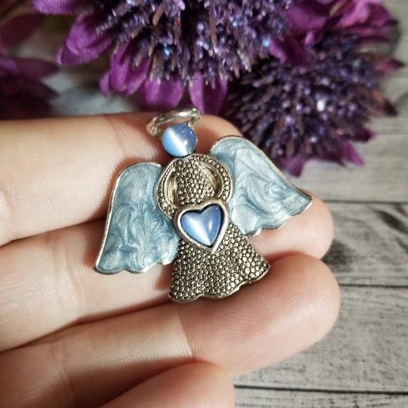 Gorgeous Vintage Angel Brooch - Picture 2 of 5